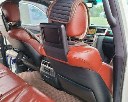 Білий Лексус ЛХ, об'ємом двигуна 5.66 л та пробігом 187 тис. км за 41720 $, фото 11 на Automoto.ua