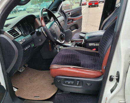 Білий Лексус ЛХ, об'ємом двигуна 5.66 л та пробігом 187 тис. км за 41720 $, фото 13 на Automoto.ua