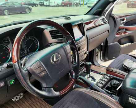 Білий Лексус ЛХ, об'ємом двигуна 5.66 л та пробігом 187 тис. км за 41720 $, фото 14 на Automoto.ua