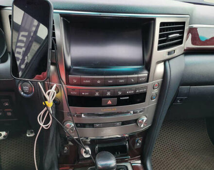 Білий Лексус ЛХ, об'ємом двигуна 5.66 л та пробігом 187 тис. км за 41720 $, фото 21 на Automoto.ua