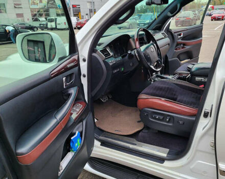 Білий Лексус ЛХ, об'ємом двигуна 5.66 л та пробігом 187 тис. км за 41720 $, фото 7 на Automoto.ua