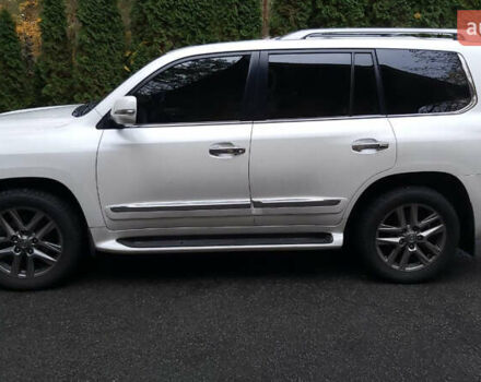 Белый Лексус ЛХ, объемом двигателя 5.66 л и пробегом 101 тыс. км за 47000 $, фото 3 на Automoto.ua