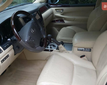 Белый Лексус ЛХ, объемом двигателя 5.66 л и пробегом 101 тыс. км за 47000 $, фото 5 на Automoto.ua