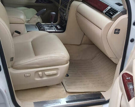 Белый Лексус ЛХ, объемом двигателя 5.66 л и пробегом 101 тыс. км за 47000 $, фото 6 на Automoto.ua