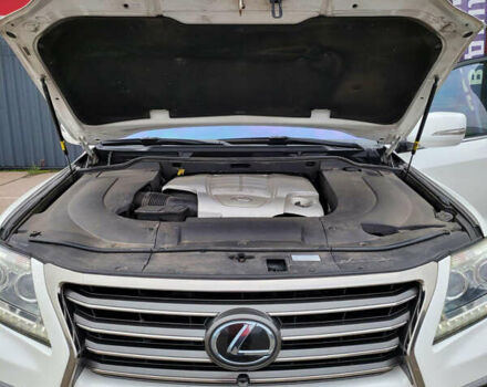 Білий Лексус ЛХ, об'ємом двигуна 5.66 л та пробігом 187 тис. км за 41720 $, фото 19 на Automoto.ua