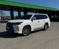 Белый Лексус ЛХ, объемом двигателя 4.46 л и пробегом 150 тыс. км за 55000 $, фото 1 на Automoto.ua