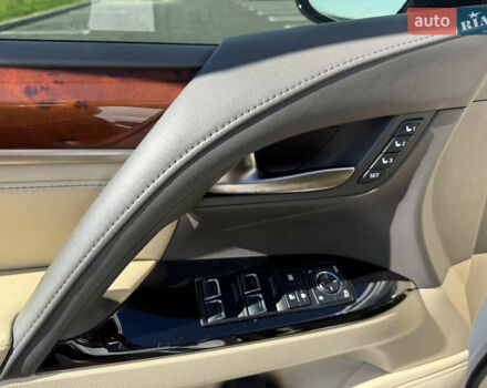 Белый Лексус ЛХ, объемом двигателя 4.46 л и пробегом 235 тыс. км за 56900 $, фото 21 на Automoto.ua