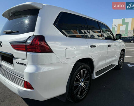 Белый Лексус ЛХ, объемом двигателя 4.46 л и пробегом 235 тыс. км за 56900 $, фото 11 на Automoto.ua