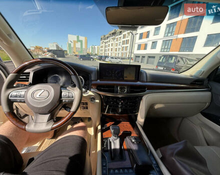 Белый Лексус ЛХ, объемом двигателя 4.46 л и пробегом 235 тыс. км за 56900 $, фото 14 на Automoto.ua