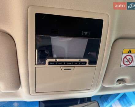 Белый Лексус ЛХ, объемом двигателя 4.46 л и пробегом 235 тыс. км за 56900 $, фото 19 на Automoto.ua