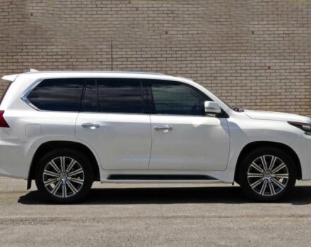 Белый Лексус ЛХ, объемом двигателя 5.7 л и пробегом 75 тыс. км за 40000 $, фото 3 на Automoto.ua