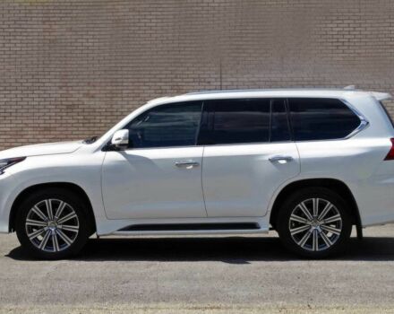 Белый Лексус ЛХ, объемом двигателя 5.7 л и пробегом 75 тыс. км за 40000 $, фото 4 на Automoto.ua