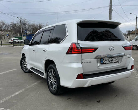 Білий Лексус ЛХ, об'ємом двигуна 4.46 л та пробігом 220 тис. км за 59800 $, фото 3 на Automoto.ua