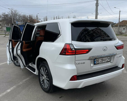 Білий Лексус ЛХ, об'ємом двигуна 4.46 л та пробігом 220 тис. км за 59800 $, фото 4 на Automoto.ua