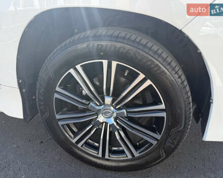 Белый Лексус ЛХ, объемом двигателя 4.46 л и пробегом 235 тыс. км за 56900 $, фото 22 на Automoto.ua