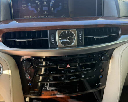 Белый Лексус ЛХ, объемом двигателя 4.46 л и пробегом 235 тыс. км за 56900 $, фото 15 на Automoto.ua