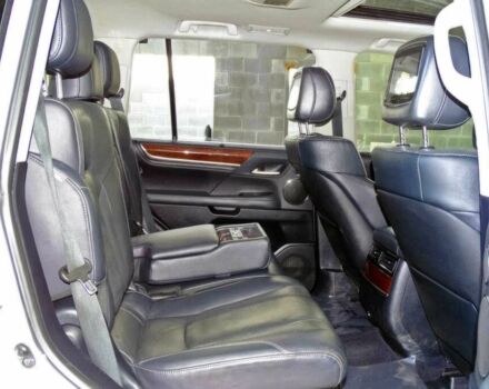 Белый Лексус ЛХ, объемом двигателя 5.7 л и пробегом 75 тыс. км за 40000 $, фото 10 на Automoto.ua