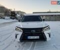 Белый Лексус ЛХ, объемом двигателя 4.46 л и пробегом 155 тыс. км за 75000 $, фото 1 на Automoto.ua