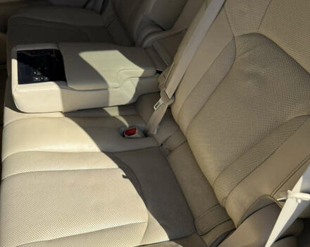 Белый Лексус ЛХ, объемом двигателя 4.46 л и пробегом 235 тыс. км за 56900 $, фото 17 на Automoto.ua