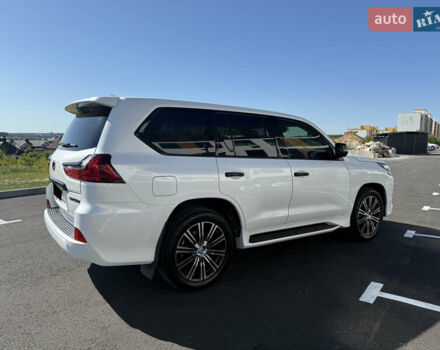 Белый Лексус ЛХ, объемом двигателя 4.46 л и пробегом 235 тыс. км за 56900 $, фото 6 на Automoto.ua