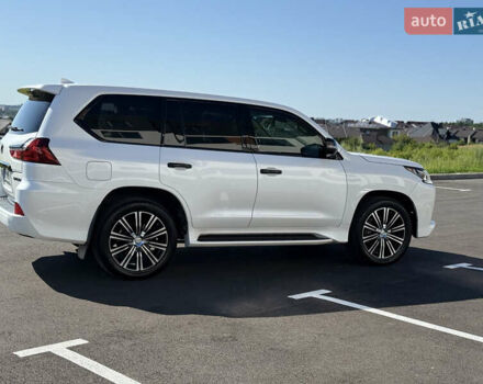 Белый Лексус ЛХ, объемом двигателя 4.46 л и пробегом 235 тыс. км за 56900 $, фото 8 на Automoto.ua