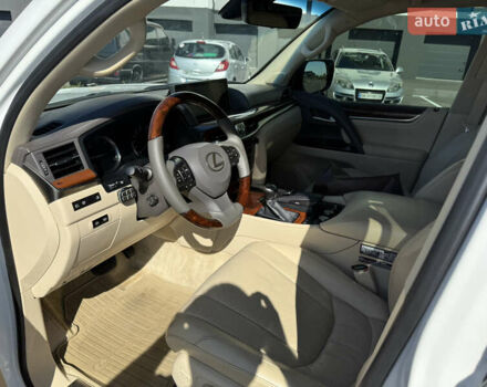 Белый Лексус ЛХ, объемом двигателя 4.46 л и пробегом 235 тыс. км за 56900 $, фото 13 на Automoto.ua