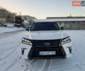 Белый Лексус ЛХ, объемом двигателя 4.46 л и пробегом 155 тыс. км за 75000 $, фото 3 на Automoto.ua
