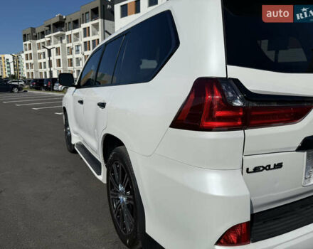 Белый Лексус ЛХ, объемом двигателя 4.46 л и пробегом 235 тыс. км за 56900 $, фото 10 на Automoto.ua