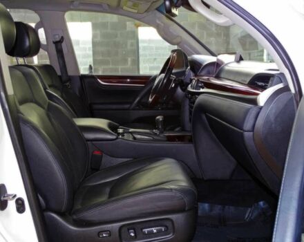 Белый Лексус ЛХ, объемом двигателя 5.7 л и пробегом 75 тыс. км за 40000 $, фото 9 на Automoto.ua