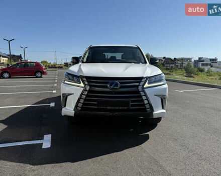 Белый Лексус ЛХ, объемом двигателя 4.46 л и пробегом 235 тыс. км за 56900 $, фото 3 на Automoto.ua