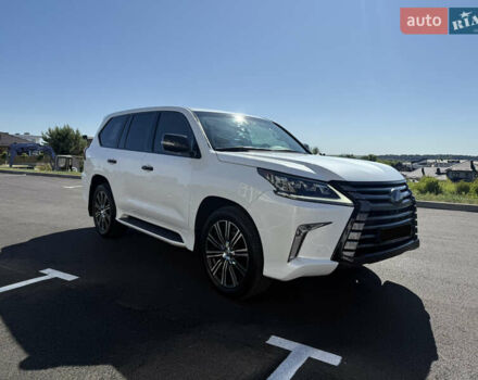 Белый Лексус ЛХ, объемом двигателя 4.46 л и пробегом 235 тыс. км за 56900 $, фото 5 на Automoto.ua