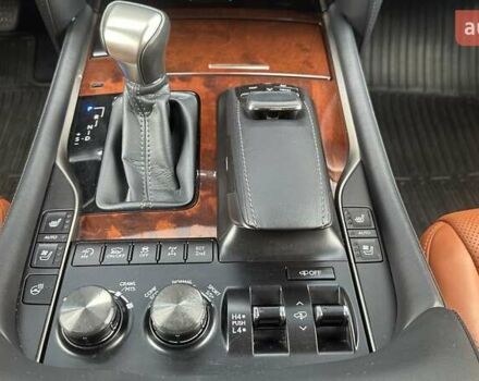 Лексус ЛХ 2017 у Києві на Automoto.ua Білий Лексус ЛХ, об'ємом двигуна 4.46 л та пробігом 76 тис. км за 75160 $, фото 12 на Automoto.ua