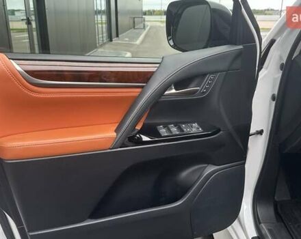 Лексус ЛХ 2017 у Києві на Automoto.ua Білий Лексус ЛХ, об'ємом двигуна 4.46 л та пробігом 76 тис. км за 75160 $, фото 20 на Automoto.ua