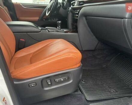 Лексус ЛХ 2017 у Києві на Automoto.ua Білий Лексус ЛХ, об'ємом двигуна 4.46 л та пробігом 76 тис. км за 75160 $, фото 5 на Automoto.ua