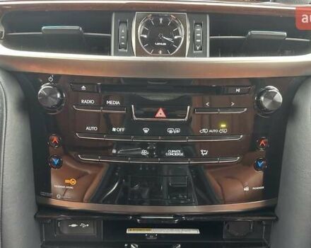 Лексус ЛХ 2017 у Києві на Automoto.ua Білий Лексус ЛХ, об'ємом двигуна 4.46 л та пробігом 76 тис. км за 75160 $, фото 13 на Automoto.ua