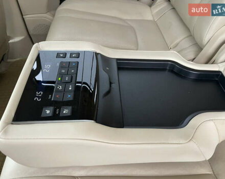 Білий Лексус ЛХ, об'ємом двигуна 4.46 л та пробігом 143 тис. км за 62500 $, фото 47 на Automoto.ua