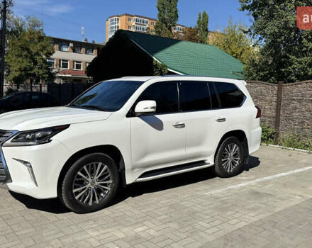 Белый Лексус ЛХ, объемом двигателя 4.46 л и пробегом 138 тыс. км за 67000 $, фото 4 на Automoto.ua
