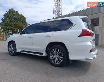 Белый Лексус ЛХ, объемом двигателя 4.46 л и пробегом 120 тыс. км за 74999 $, фото 3 на Automoto.ua
