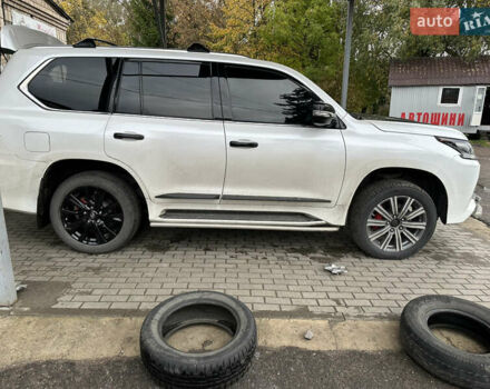 Белый Лексус ЛХ, объемом двигателя 5.66 л и пробегом 148 тыс. км за 77000 $, фото 81 на Automoto.ua