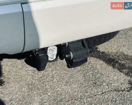 Белый Лексус ЛХ, объемом двигателя 5.7 л и пробегом 263 тыс. км за 68000 $, фото 16 на Automoto.ua