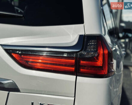 Белый Лексус ЛХ, объемом двигателя 5.7 л и пробегом 263 тыс. км за 68000 $, фото 10 на Automoto.ua