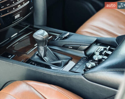 Белый Лексус ЛХ, объемом двигателя 5.7 л и пробегом 263 тыс. км за 68000 $, фото 77 на Automoto.ua