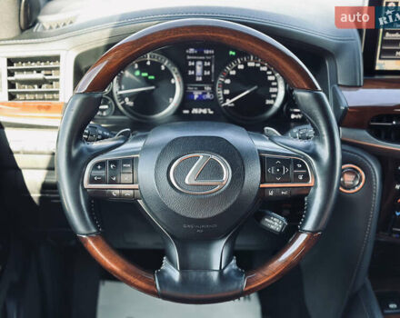 Белый Лексус ЛХ, объемом двигателя 5.7 л и пробегом 263 тыс. км за 68000 $, фото 48 на Automoto.ua