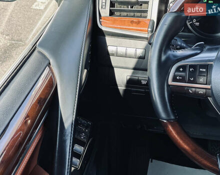 Белый Лексус ЛХ, объемом двигателя 5.7 л и пробегом 263 тыс. км за 68000 $, фото 52 на Automoto.ua