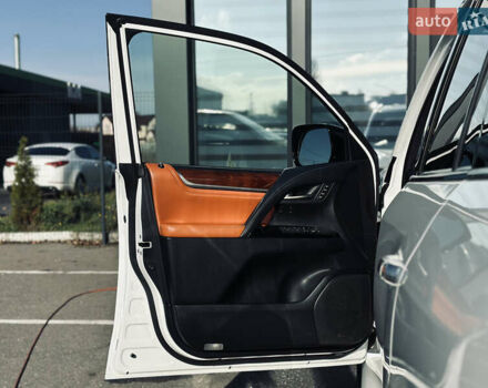 Белый Лексус ЛХ, объемом двигателя 5.7 л и пробегом 263 тыс. км за 68000 $, фото 28 на Automoto.ua