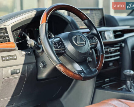 Белый Лексус ЛХ, объемом двигателя 5.7 л и пробегом 263 тыс. км за 68000 $, фото 78 на Automoto.ua