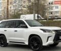 Белый Лексус ЛХ, объемом двигателя 4.46 л и пробегом 93 тыс. км за 87000 $, фото 1 на Automoto.ua
