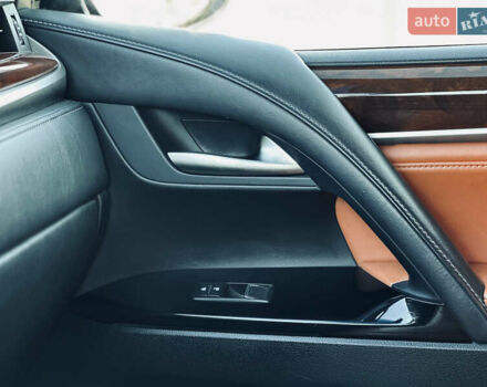 Белый Лексус ЛХ, объемом двигателя 5.7 л и пробегом 263 тыс. км за 68000 $, фото 76 на Automoto.ua