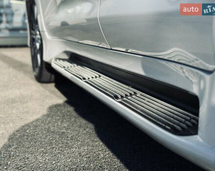 Белый Лексус ЛХ, объемом двигателя 5.7 л и пробегом 263 тыс. км за 68000 $, фото 63 на Automoto.ua