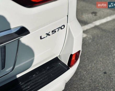 Белый Лексус ЛХ, объемом двигателя 5.7 л и пробегом 263 тыс. км за 68000 $, фото 11 на Automoto.ua